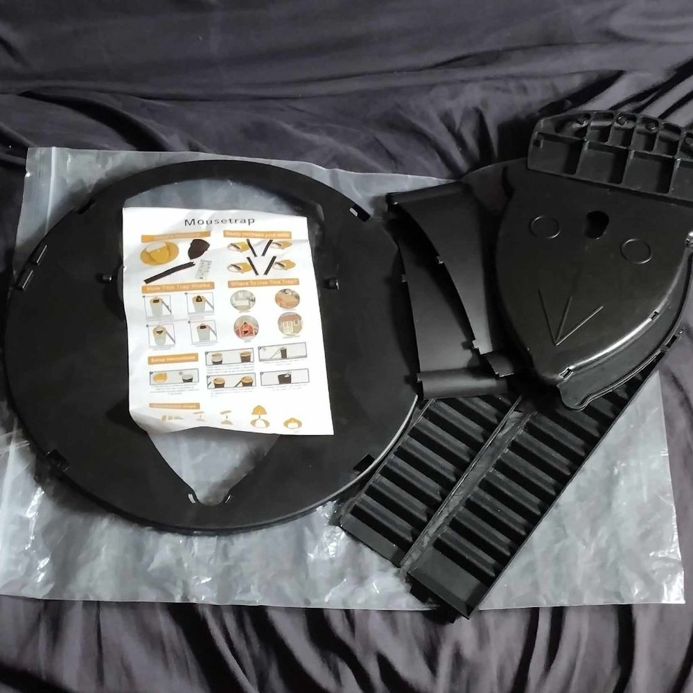 slip and flip 5 gallon bucket mouse trap set